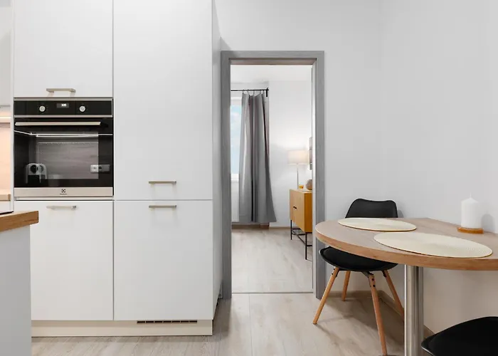 2 Bedrooms Apartment With Kitchen Near The Subway